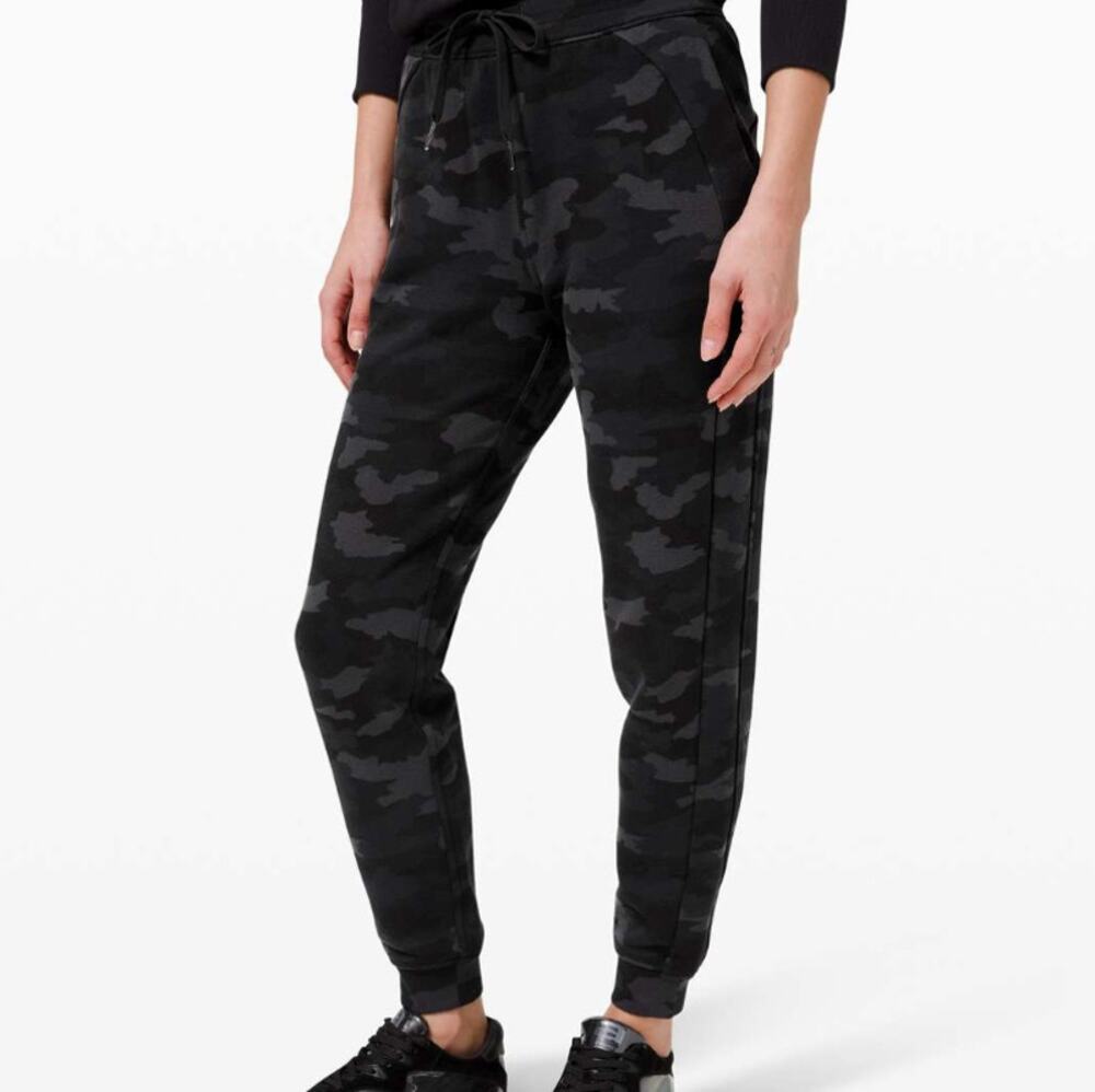 Lululemon Scuba High-Rise Jogger Sweatpants (2)